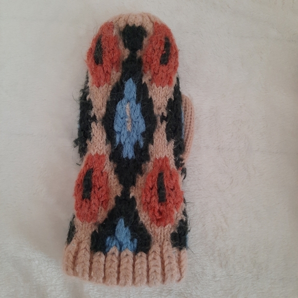 Wool blend multi-color fuzzy knit geometric pattern winter mittens - Picture 3 of 10